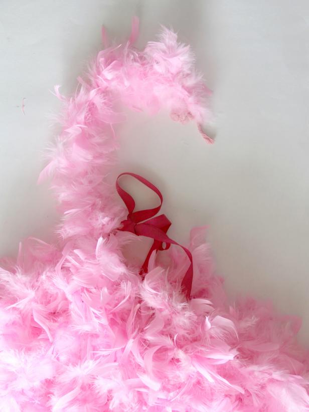 CI-Jess-Abbott_Halloween-Flamingo-Kostium-boa-na-głowa6_v