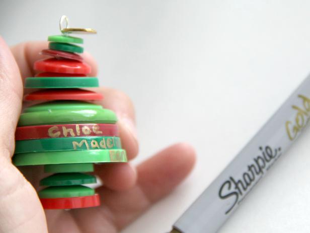CI-Jess-Abbott_Χριστουγεννιάτικο δέντρο-στολίδι-κατασκευασμένο από κουμπιά-step9_h