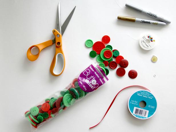 CI-Jess-Abbott_Christmastree-ornament-made-from-buttons-tools-materials_h