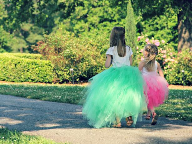 CI-Jess-Abbott_Two-grils-in-Tulle-Tutus_4x3