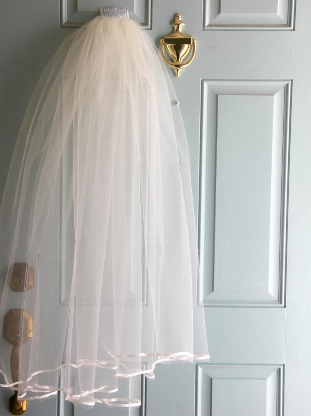 CI-Jess-Abbott_wedding-veil-project-on-door1_v