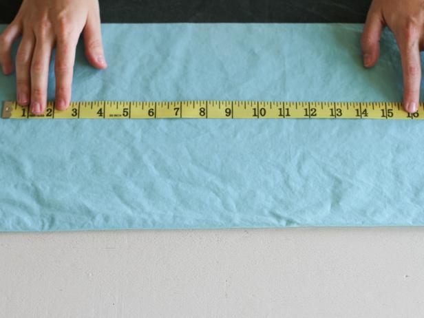 CI-Brittni-Mehloff-chalkboard-placemat-measure-fabric-step2_h