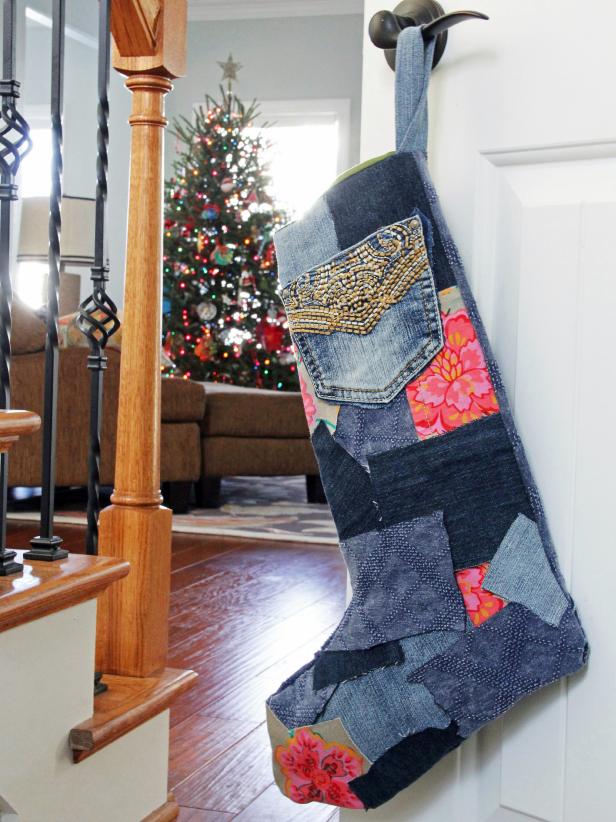 Come realizzare una calza di Natale in denim patchwork