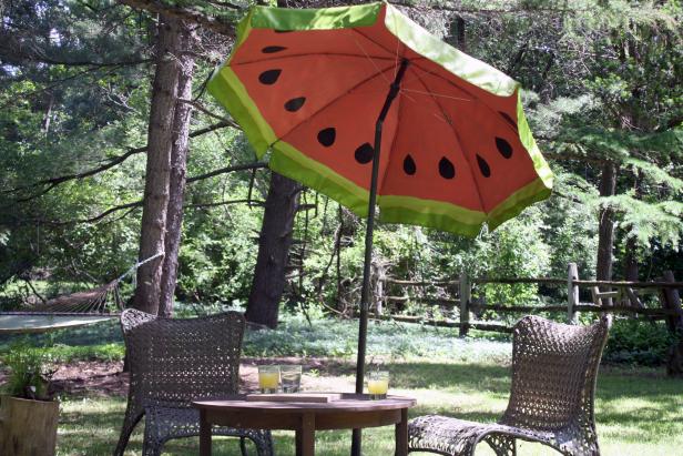 Wie man ein Wassermelonenmuster auf einen Outdoor-Regenschirm malt