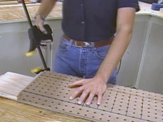 use tablero de clavijas como plantilla para perforar agujeros