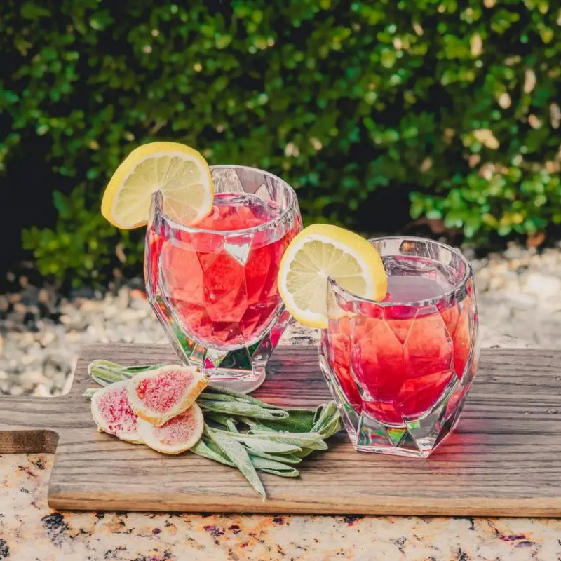 Αυτό το Gin Basil Smash είναι απλά Smashing 