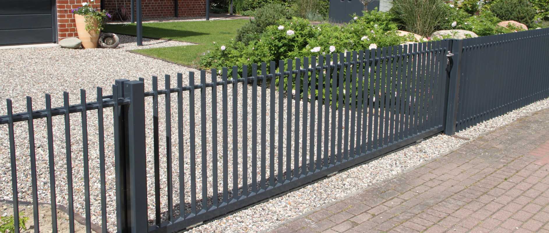 Vodnik po materialih za ograje: Kako izbrati najboljšo ograjo za vaše dvorišče