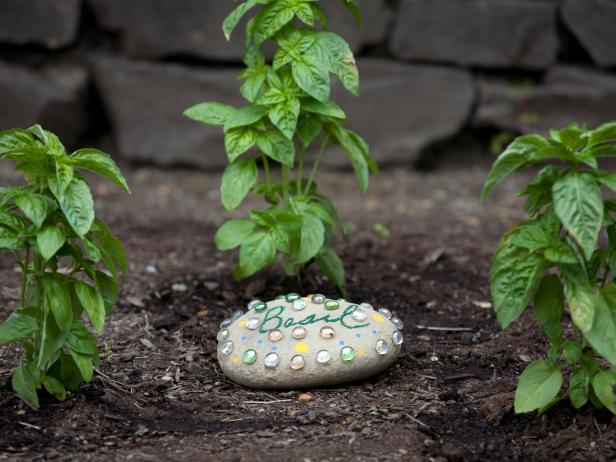 Πώς να φτιάξετε μια διακοσμητική πέτρα κήπου