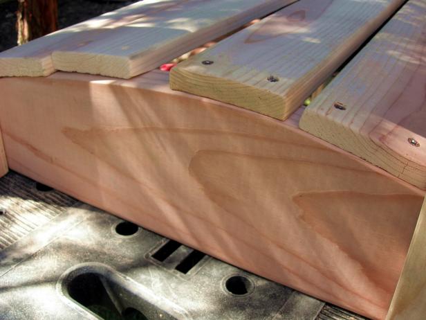 Измерете и изрежете дървен материал за люлеещата се седалка