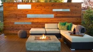 Yard Crashers: Feuerstelle im Redwood-Deck