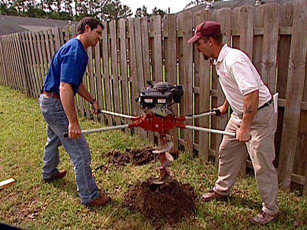 cavar agujeros para postes usando una excavadora de agujeros para postes