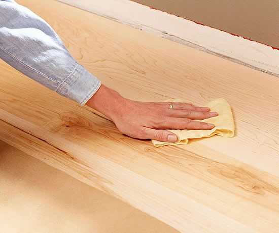 Cómo blanquear pisos de madera para una estética más fresca