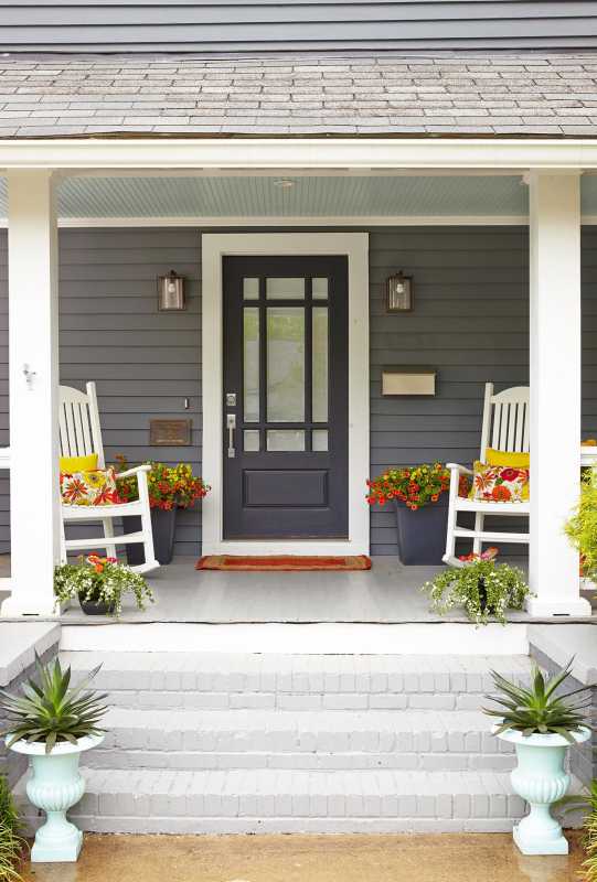 12 stylových nápadů, jak co nejlépe využít malou přední verandu