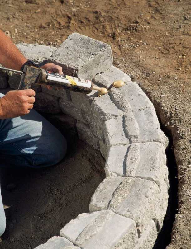 シールを使用して石のピット壁を形成する