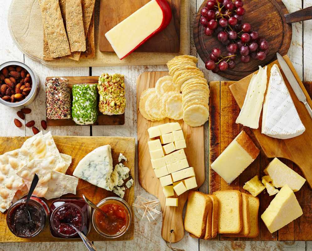 Comment préparer un plateau de craquelins et de fromages sur lesquels vos invités s'évanouiront