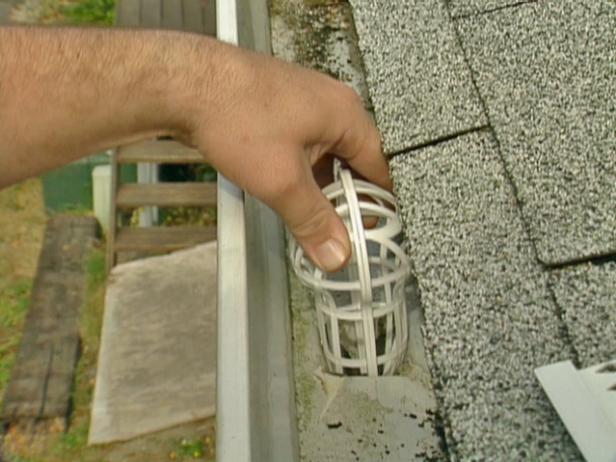 Installer Downspout Protectors