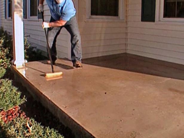 Grabe el piso de concreto del porche con ácido muriático