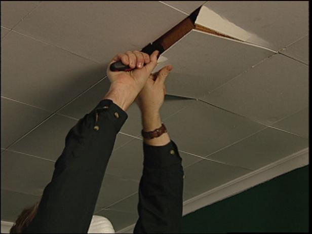 Cómo reemplazar las baldosas del techo con paneles de yeso