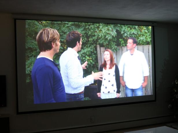 Ota kaikki irti kotisi mediahuoneesta lisäämällä seinä- tai kattoon asennettava projektori.