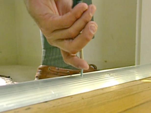 Como instalar uma soleira de porta com lâmpada de vinil
