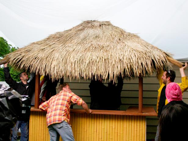 Инсталиране на Tiki Bar Roof