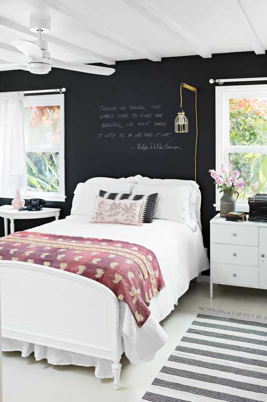 14 små soveværelsesidéer til at få dit rum til at føles større, end det virkelig er