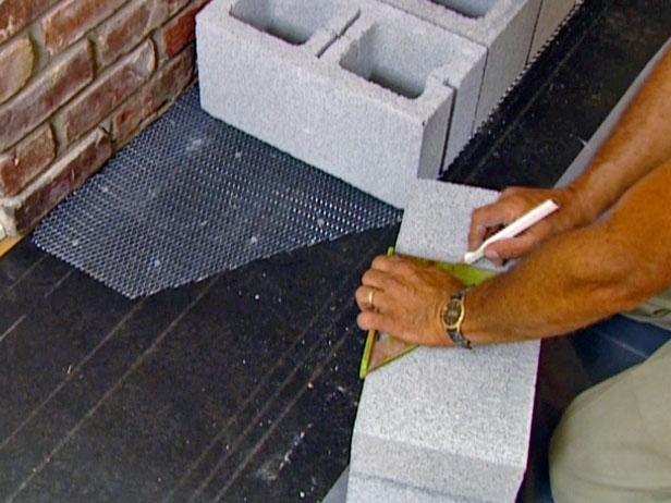 marcar y cortar bloques de cemento
