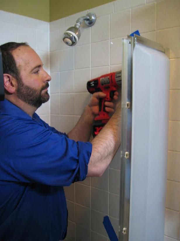 DIY Reemplace las puertas de la ducha: Paso 11: instale la columna Stroage