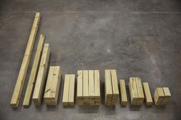 Foto que muestra trozos de madera cortados