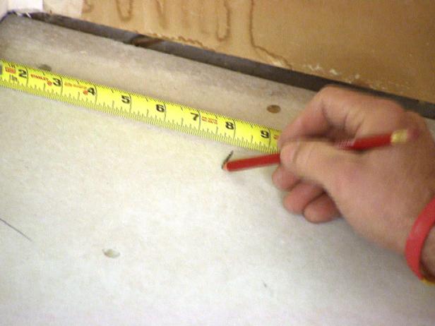 Cómo instalar un piso de baldosas de tablones
