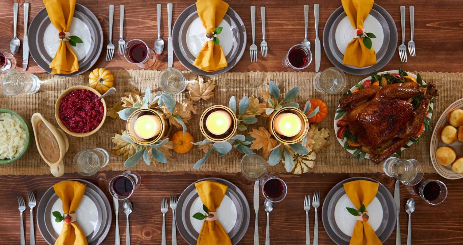 Sådan dækker du et bord korrekt til Thanksgiving-middag