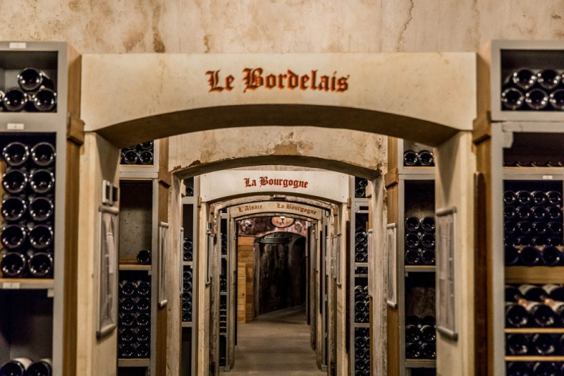   Ăn tối trong Hầm rượu của'Hôtel de Paris, S.B.M. Monaco, le 3 Avril 2018