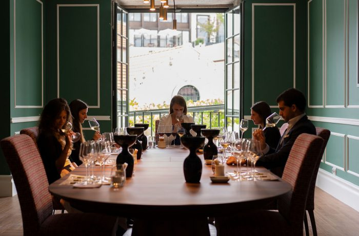 Portugal, New York und darüber hinaus: 8 der coolsten Orte, um Wein zu studieren
