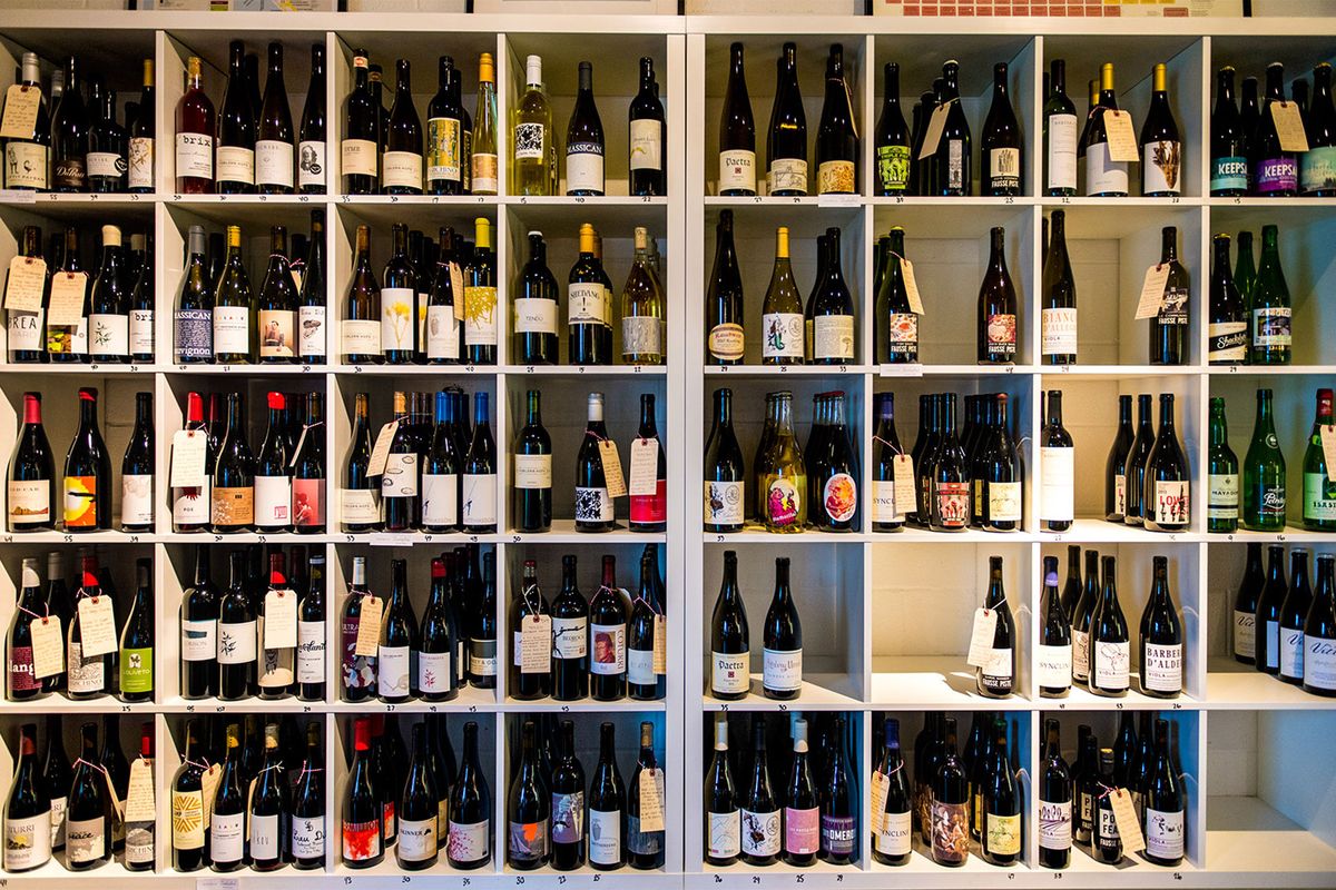 ركز النبيذ على الزراعة المستدامة والتنوع المعروض في Henry & Son / Photo credit Dodd Demas