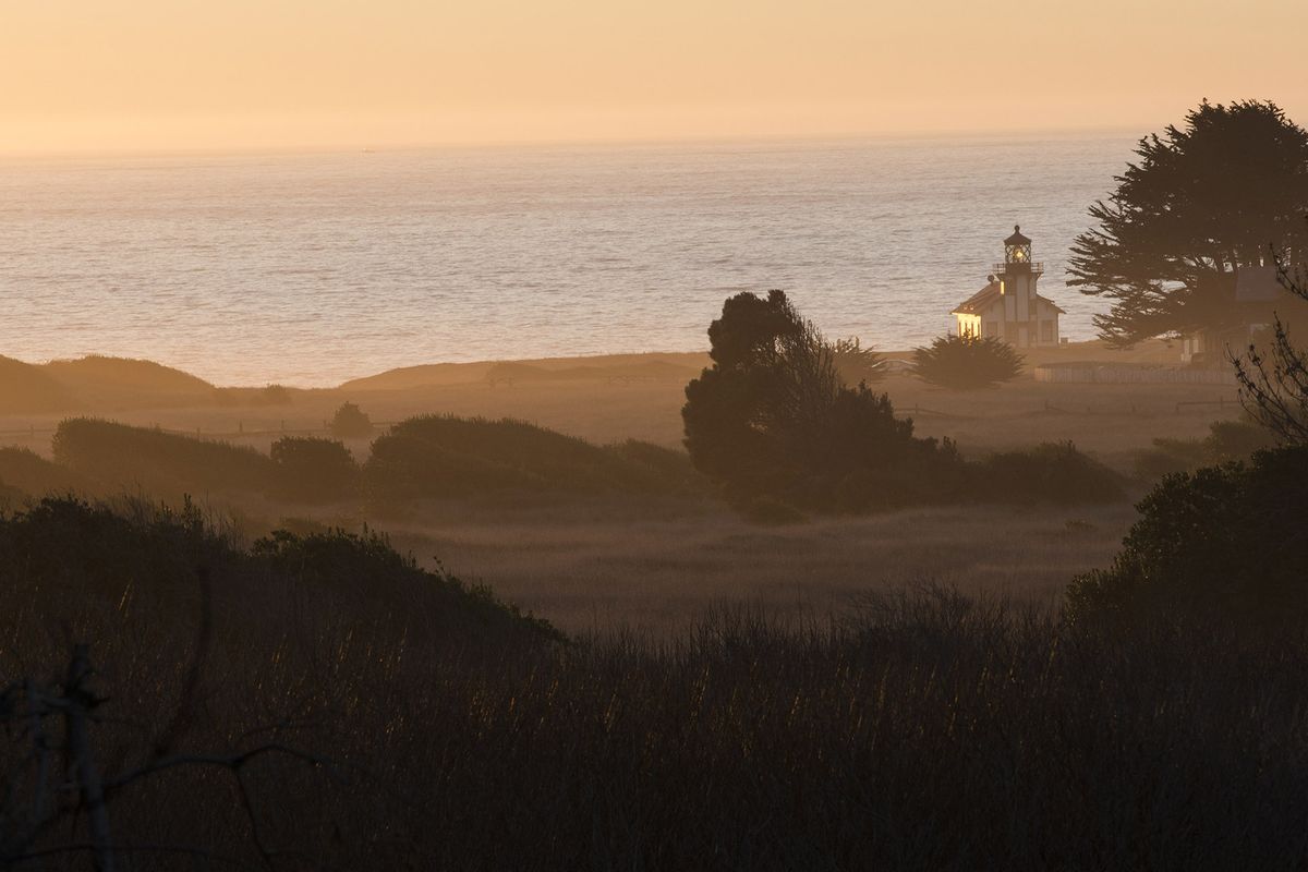 ポイントアリーナとメンドシノ岬/ゲッティの間の北カリフォルニアの灯台、ポイントカブリロライト