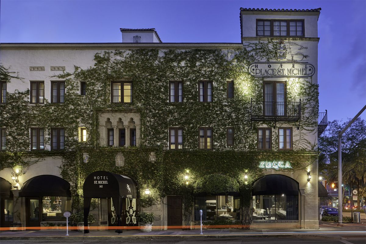 Zucca ตั้งอยู่ภายใน Hotel St. Michel อันเก่าแก่ใน Coral Gables / ภาพโดย Moris Moreno