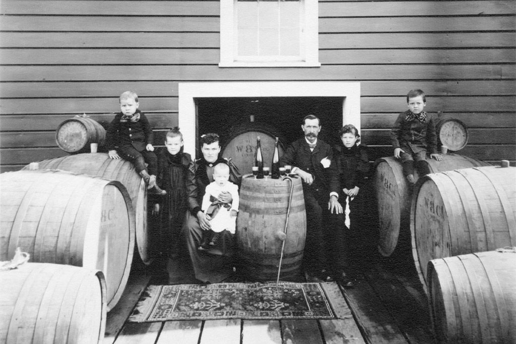 1895 년에 배럴이있는 Wente 가족 / 사진 제공 Wente Vineyards
