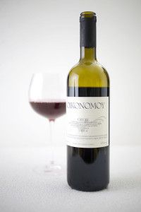 Tutustu yhteen Van Ettenin suosituimmista viinirypäleistä Domaine Economou Oikonomoy -pullon avulla.