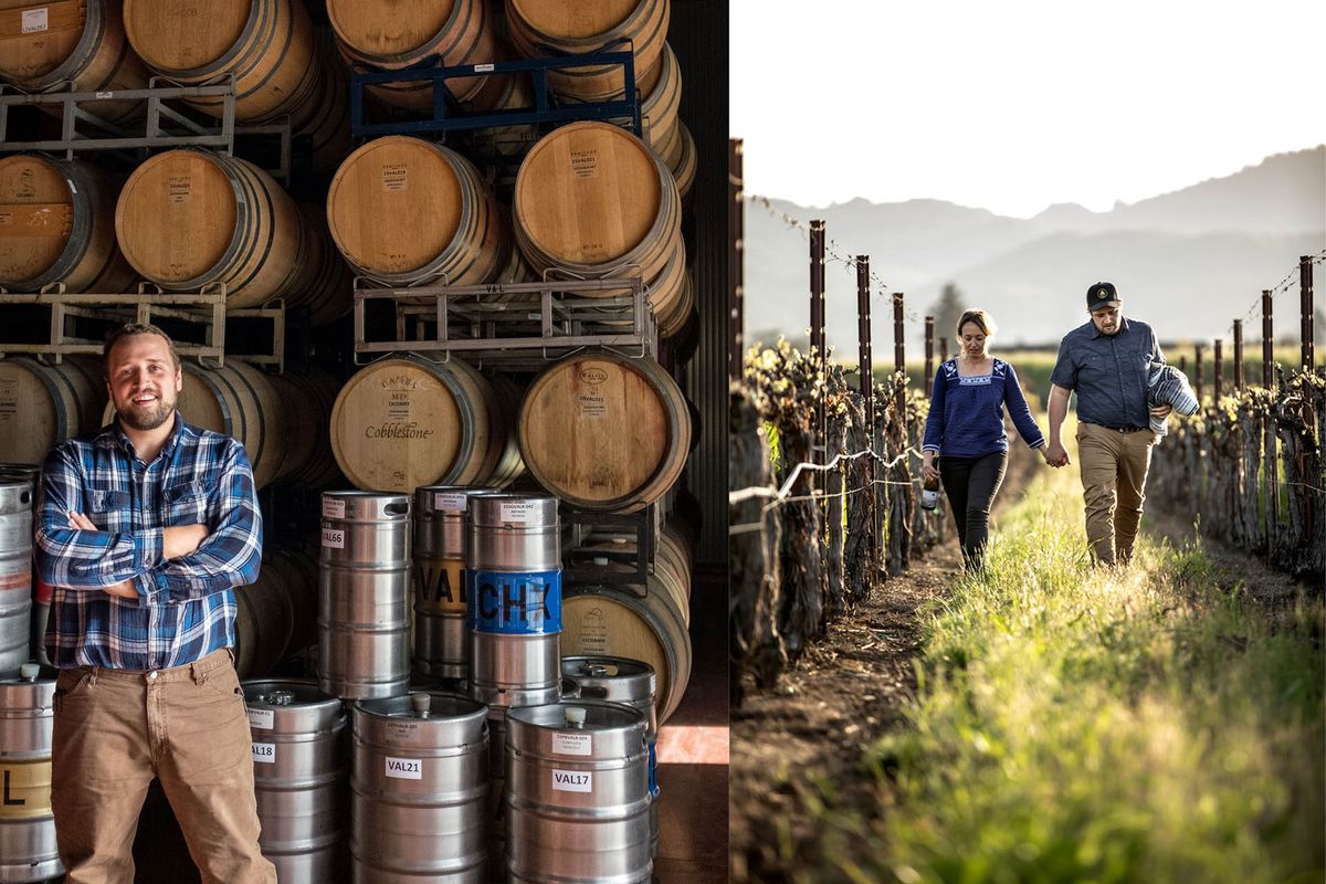 Mga winemaker na may mga barrels at sa ubasan
