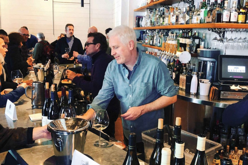   Tyson Crowley, ägare och vinmakare av Crowley Wines vid vår vinhandelsprovning i mars 2019 på Barcino i San Francisco