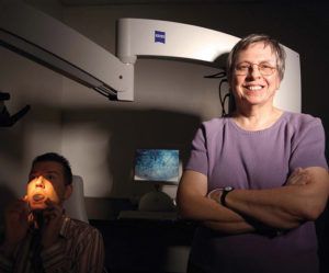 Dr. Linda M. Bartoshuk na Medicinski fakulteti Yale, ki preučuje znanost o okusu / Ljubezen fotografije Yale School of Medicine